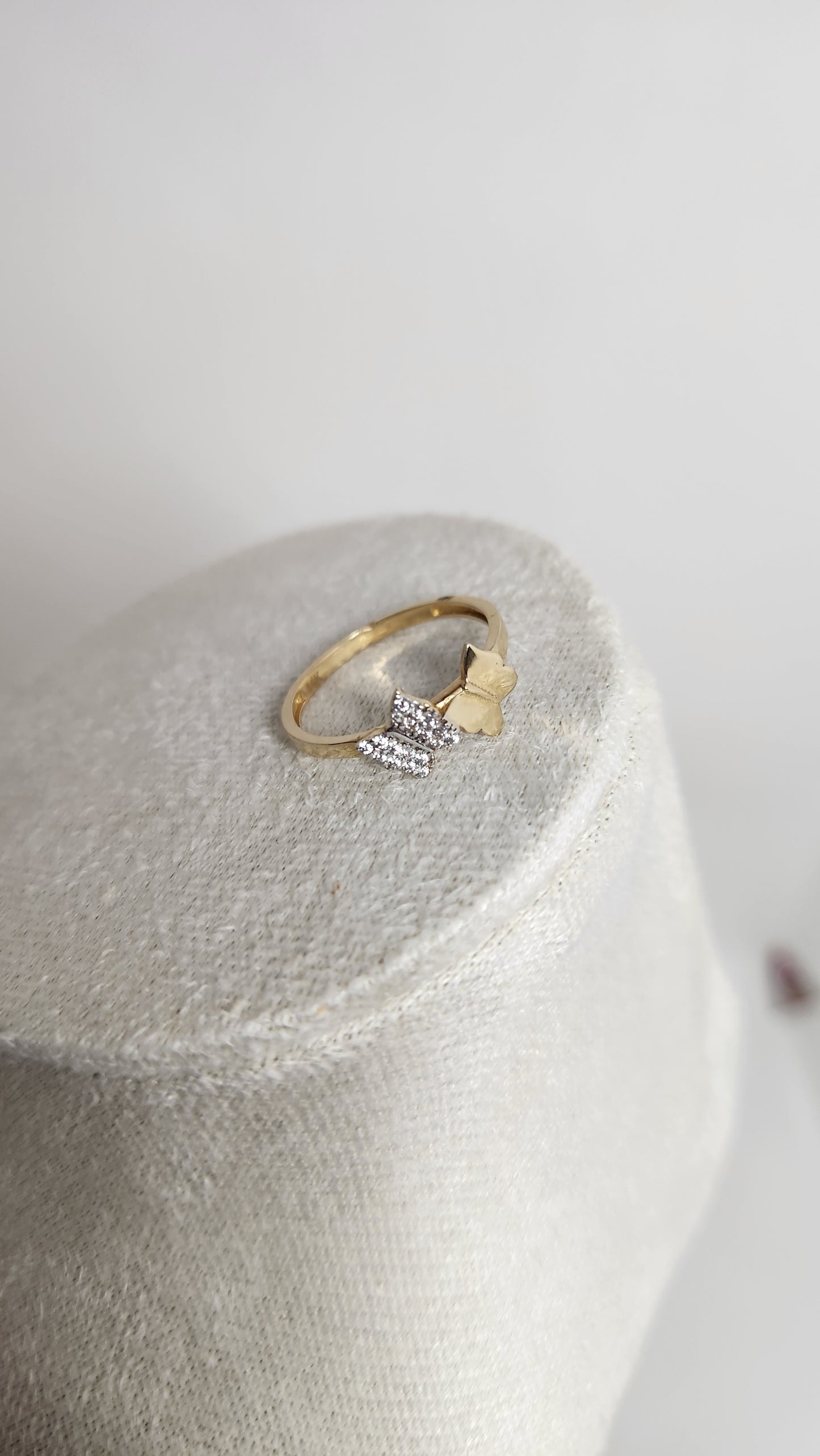 Subtle Glow – 14K Gold Ring