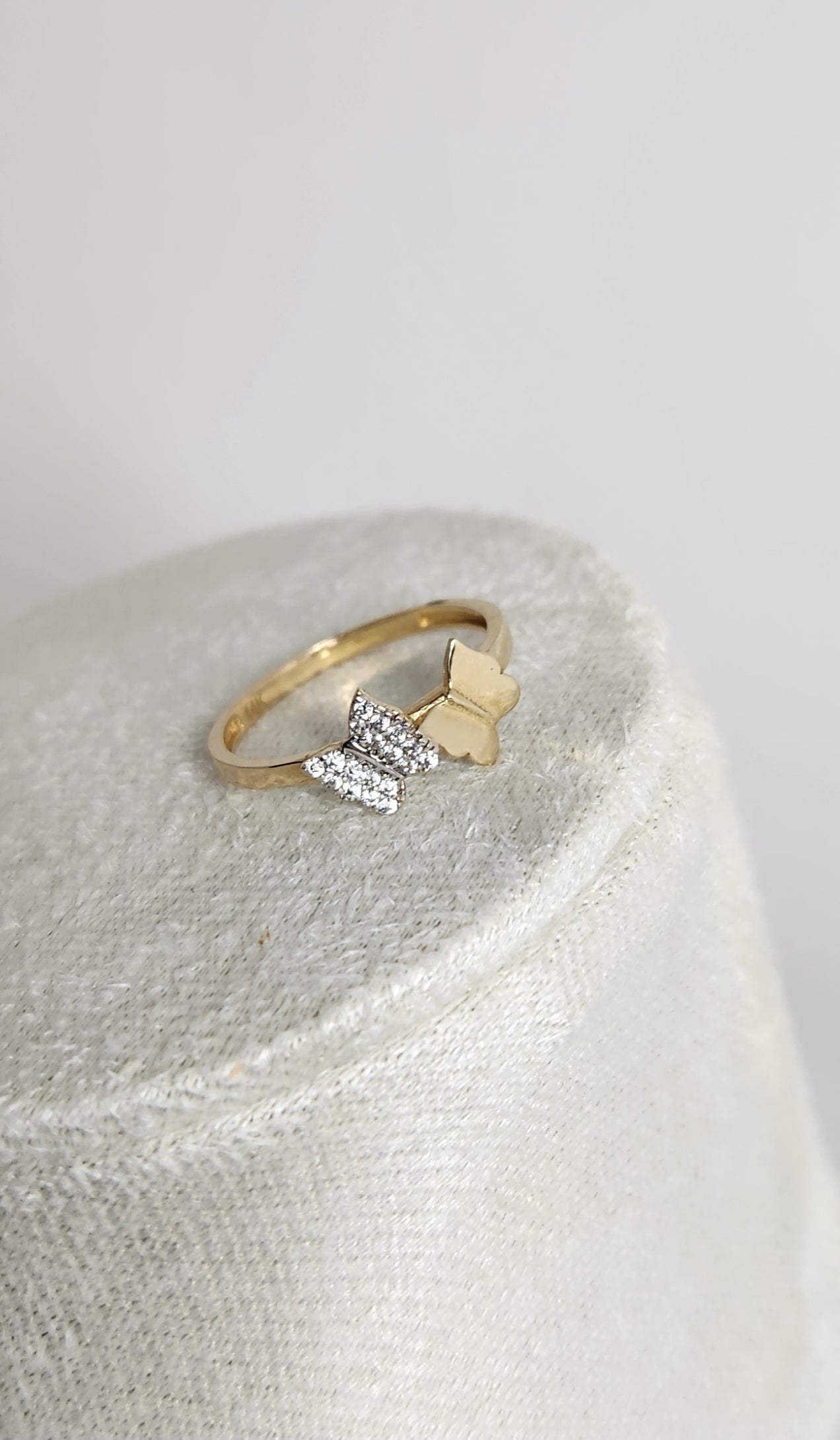 Subtle Glow – 14K Gold Ring