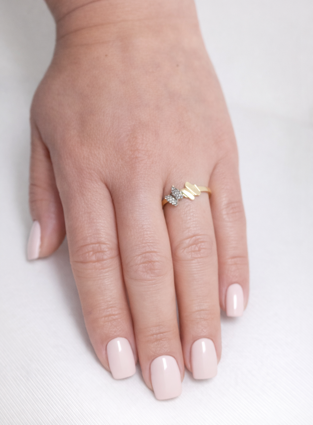 Subtle Glow – 14K Gold Ring